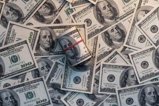 Κρίση στη Μέση Ανατολή: Γιατί το δολάριο επιστρέφει ως το ισχυρότερο ασφαλές καταφύγιο των αγορών