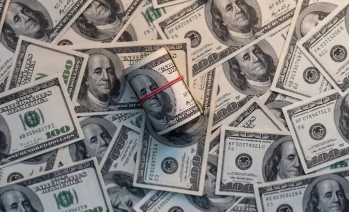 Κρίση στη Μέση Ανατολή: Γιατί το δολάριο επιστρέφει ως το ισχυρότερο ασφαλές καταφύγιο των αγορών