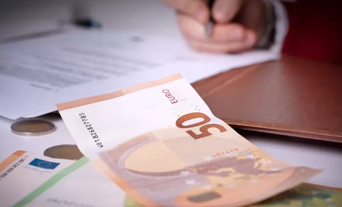 Εισφορές στα μερίσματα: Στις €23.000 το όριο στο αναθεωρημένο νομοσχέδιο του συνταξιοδοτικού