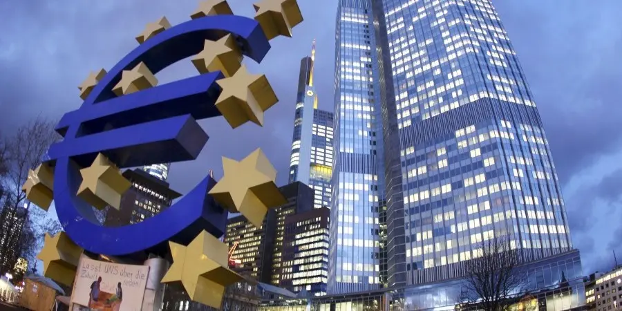Ο πληθωρισμός & τα «γεράκια» των επιτοκίων βάζουν στη μέγγενη την ΕΚΤ
