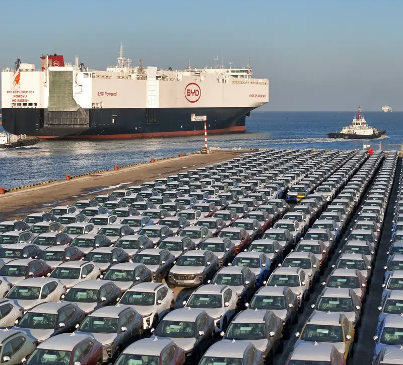 BYD: Μπορεί να πάρει το στέμμα της Toyota ακόμη και χωρίς την αγορά των ΗΠΑ