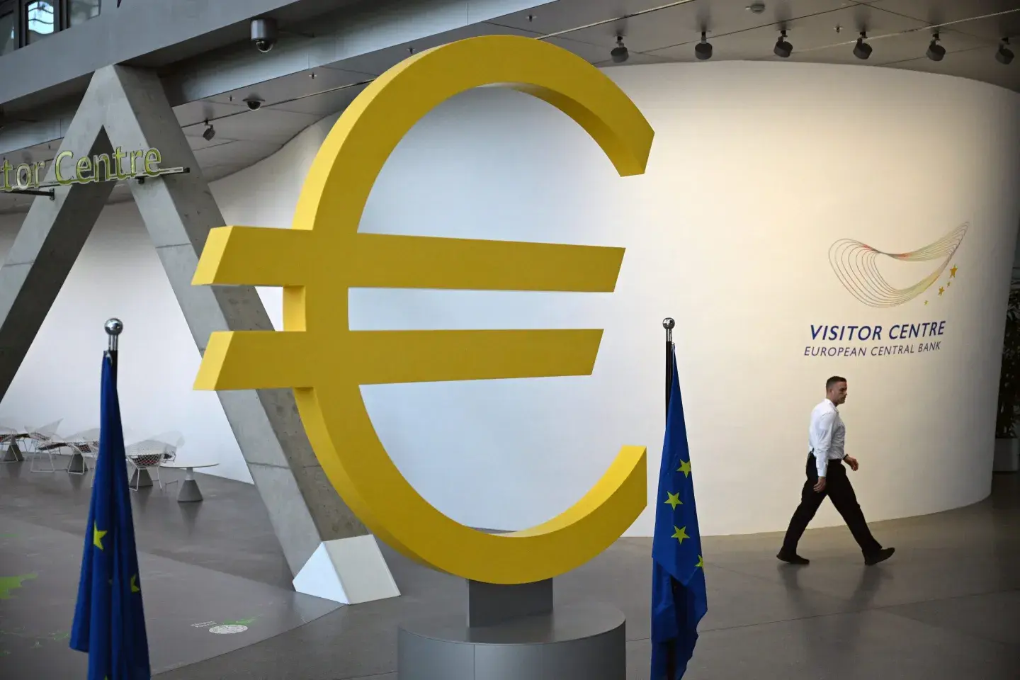ΕΚΤ: Οι γεωπολιτικές εντάσεις περιόρισαν τη ζήτηση δανείων και επιδείνωσαν τους όρους χρηματοδότησης