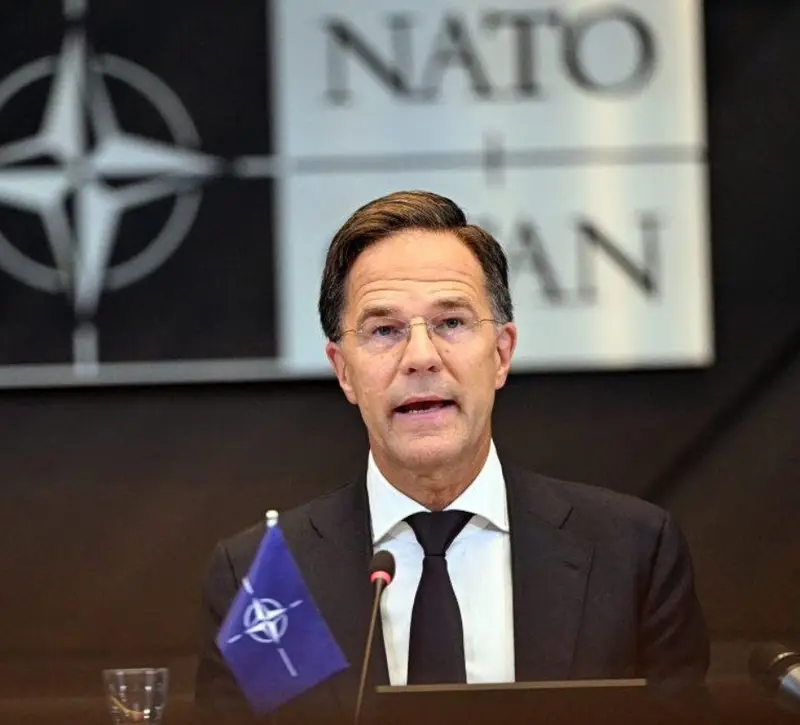NATO: Πιέζει τους Ευρωπαίους κατασκευαστές όπλων να αυξήσουν την παραγωγή