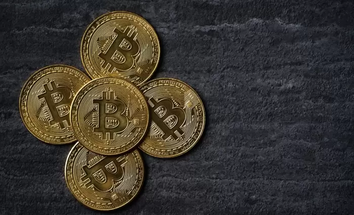 Τα assets της «παλιάς οικονομίας» κλέβουν τη λάμψη του Bitcoin: Γιατί δεν ξεπερνά τα $75.000