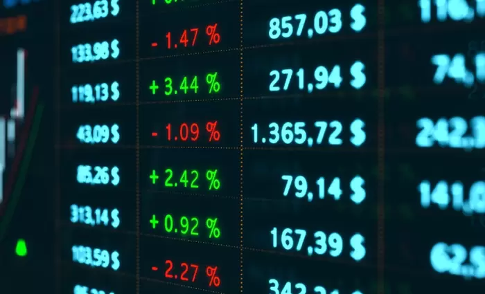 Επενδυτικές ευκαιρίες μετά το σοκ του Ιράν: Mετοχές ενέργειας και άμυνας προσελκύουν επενδυτές