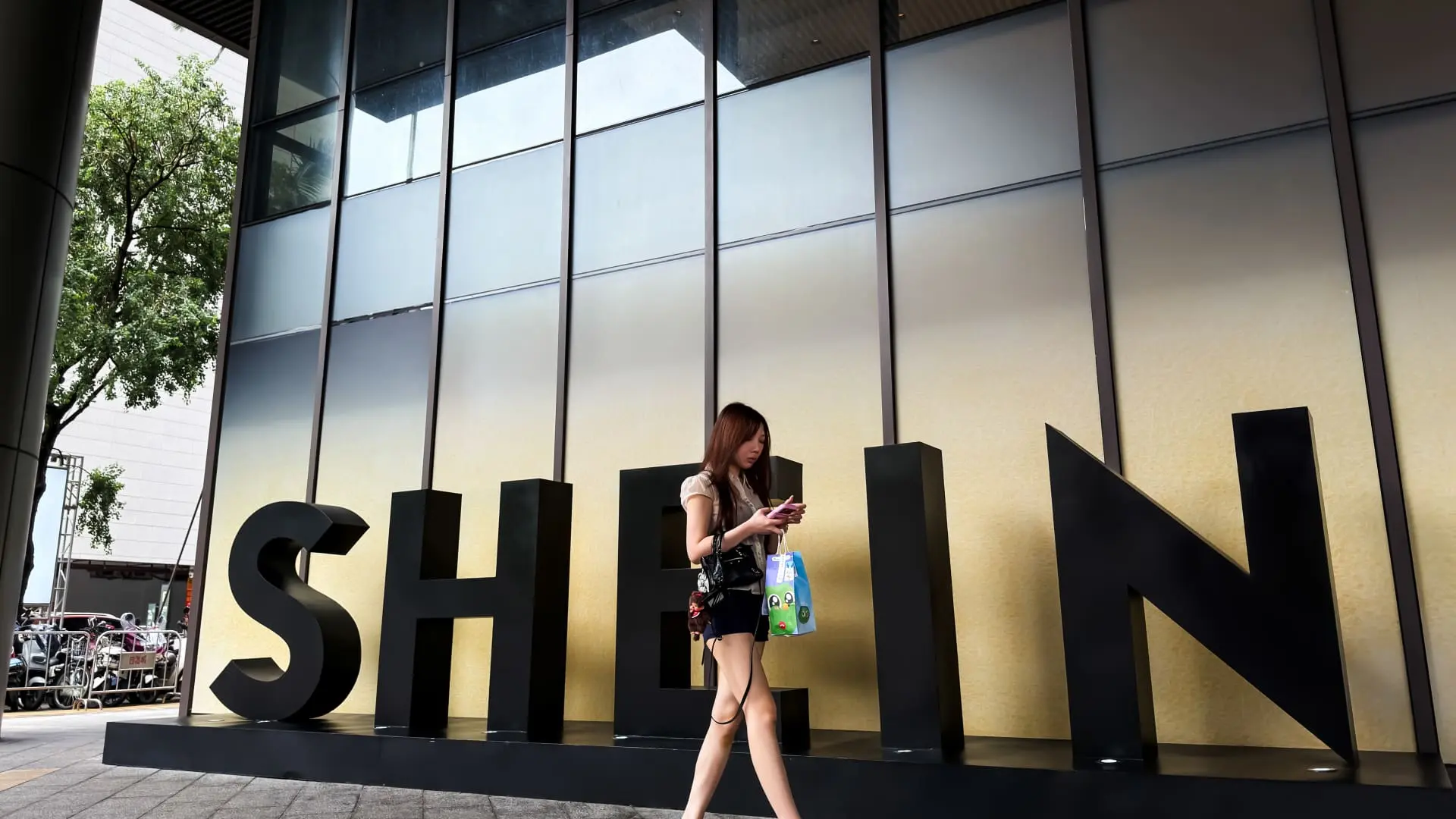 Shein: Στα 25 δισ. δολάρια κατεβάζει τον πήχη για την IPO στο Χονγκ Κονγκ
