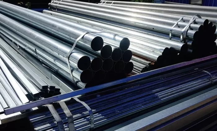 Βιομηχανικά μέταλλα: Ιστορικό ρεκόρ εν μέσω φόβων για «μαύρη τρύπα» στο αλουμίνιο