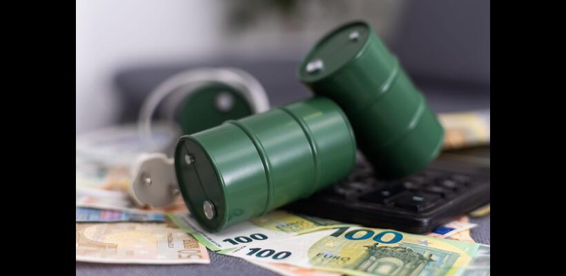 Πετρέλαιο: Υποχωρούν οι τιμές με το βλέμμα σε εκεχειρία ΗΠΑ-Ιράν – Στα 98 δολ. το Brent