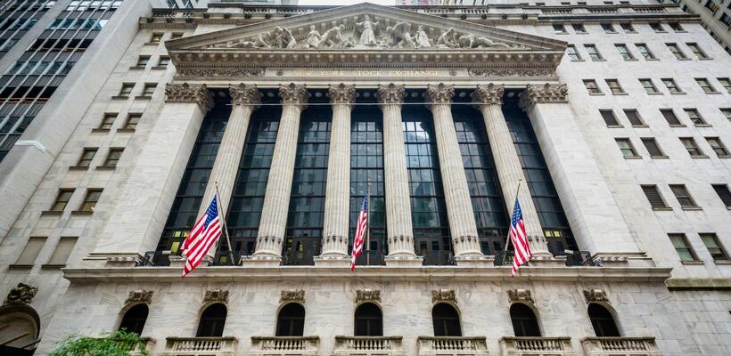 Wall Street: Αντιστέκεται στις γεωπολιτικές πιέσεις με το βλέμμα στη Fed