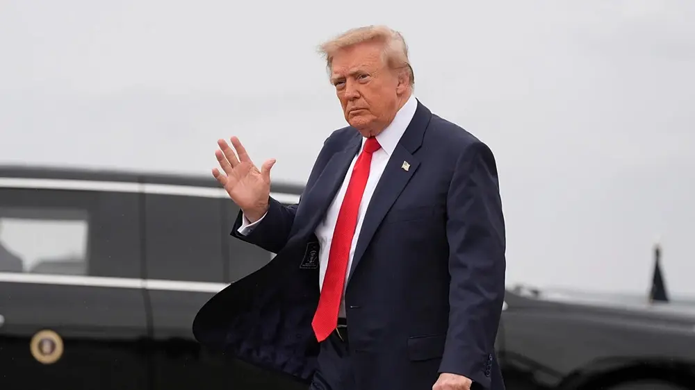 Ο Τραμπ αναστέλλει την εφαρμογή νέων κυρώσεων σε βάρος της Ρωσίας