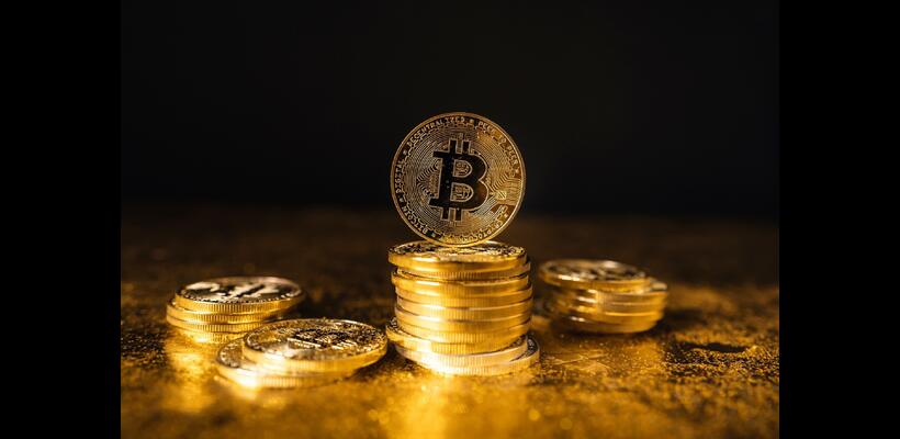 Bitcoin: Βουτιά κάτω από τα $77.000 – Ρευστοποιήσεις $500 εκατ. μέσα σε 15 λεπτά