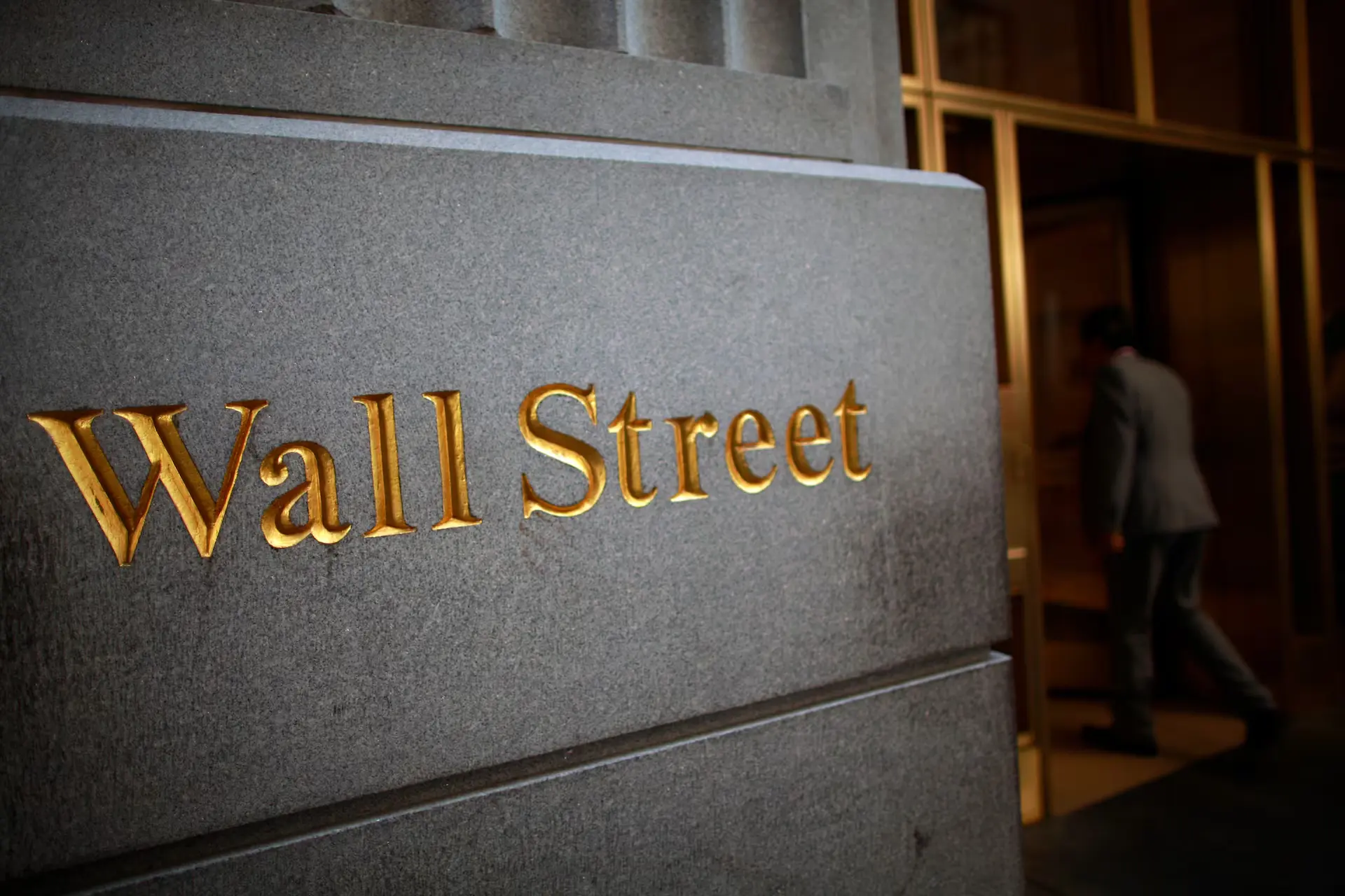 Wall Street: Πώς η τεχνητή νοημοσύνη απορροφά κεφάλαια με ρυθμούς-ρεκόρ και αλλάζει τις ισορροπίες στις αγορές