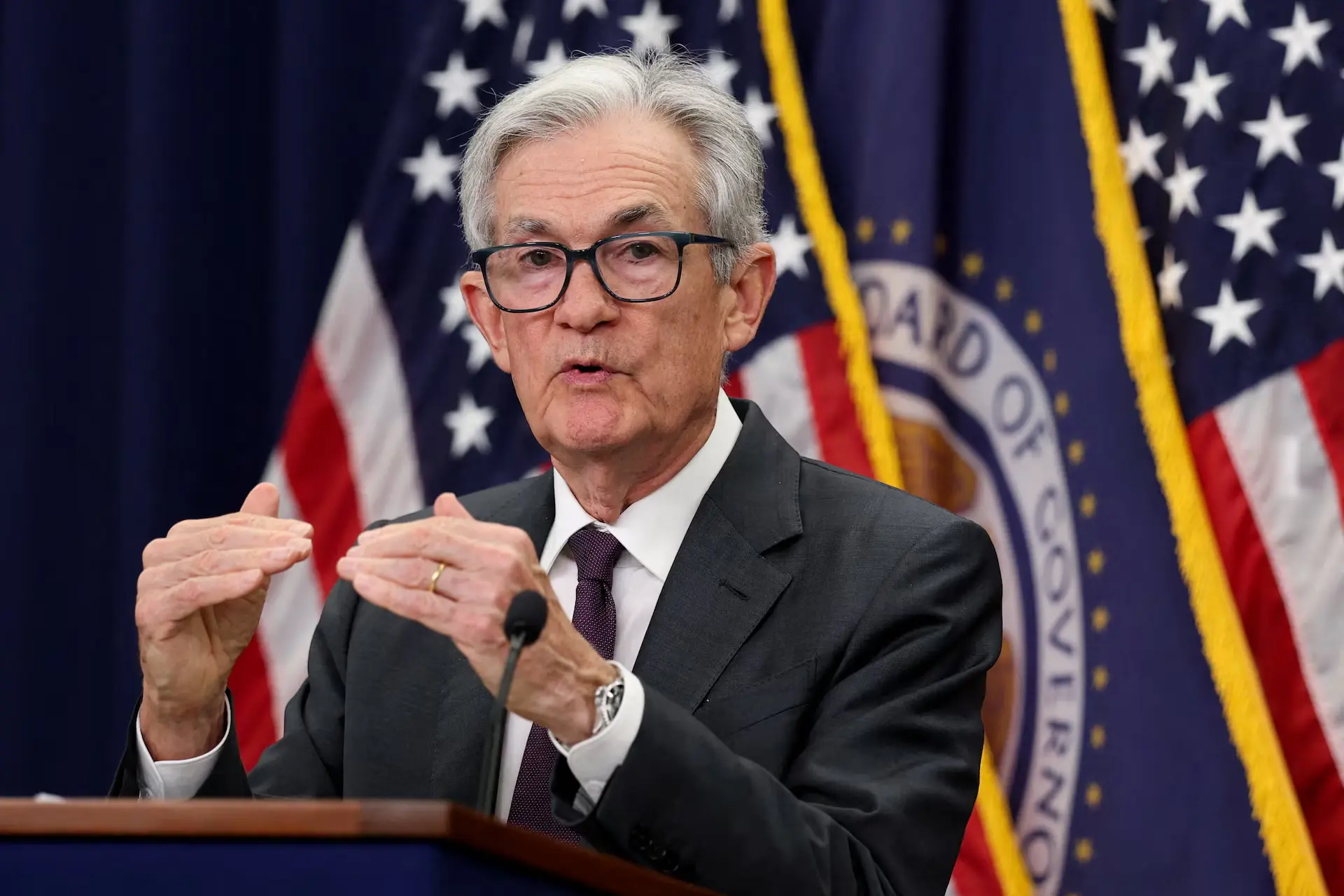 Πάουελ (Fed): Αν δεν δούμε μείωση στον πληθωρισμό, δεν θα δούμε και μείωση επιτοκίων