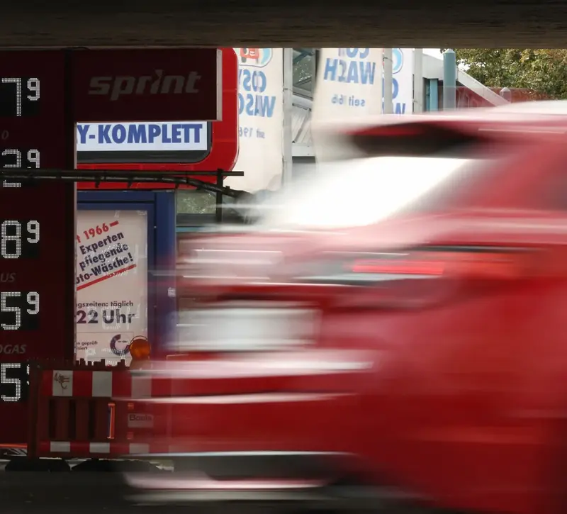 Γερμανία: Μείωσε τον φόρο στα καύσιμα και ετοιμάζει πλαφόν στις τιμές