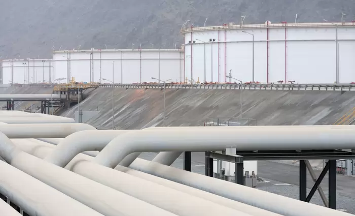 Σχέδια-μαμούθ για παράκαμψη του Ορμούζ με νέους αγωγούς και εναλλακτικές διαδρομές πετρελαίου