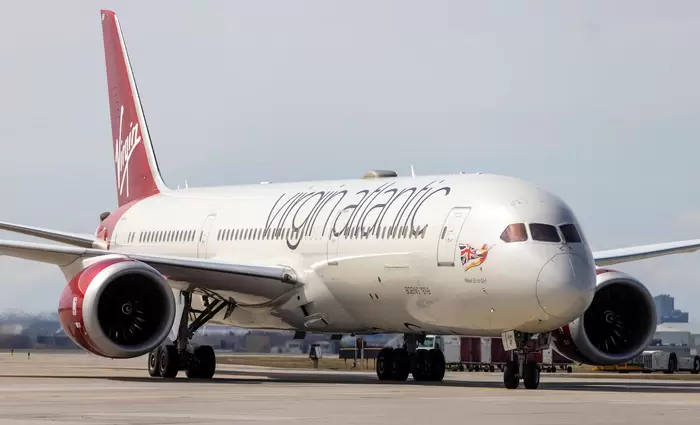 Virgin Atlantic και Trainline στο μικροσκόπιο για «κρυφές» χρεώσεις στις τιμές
