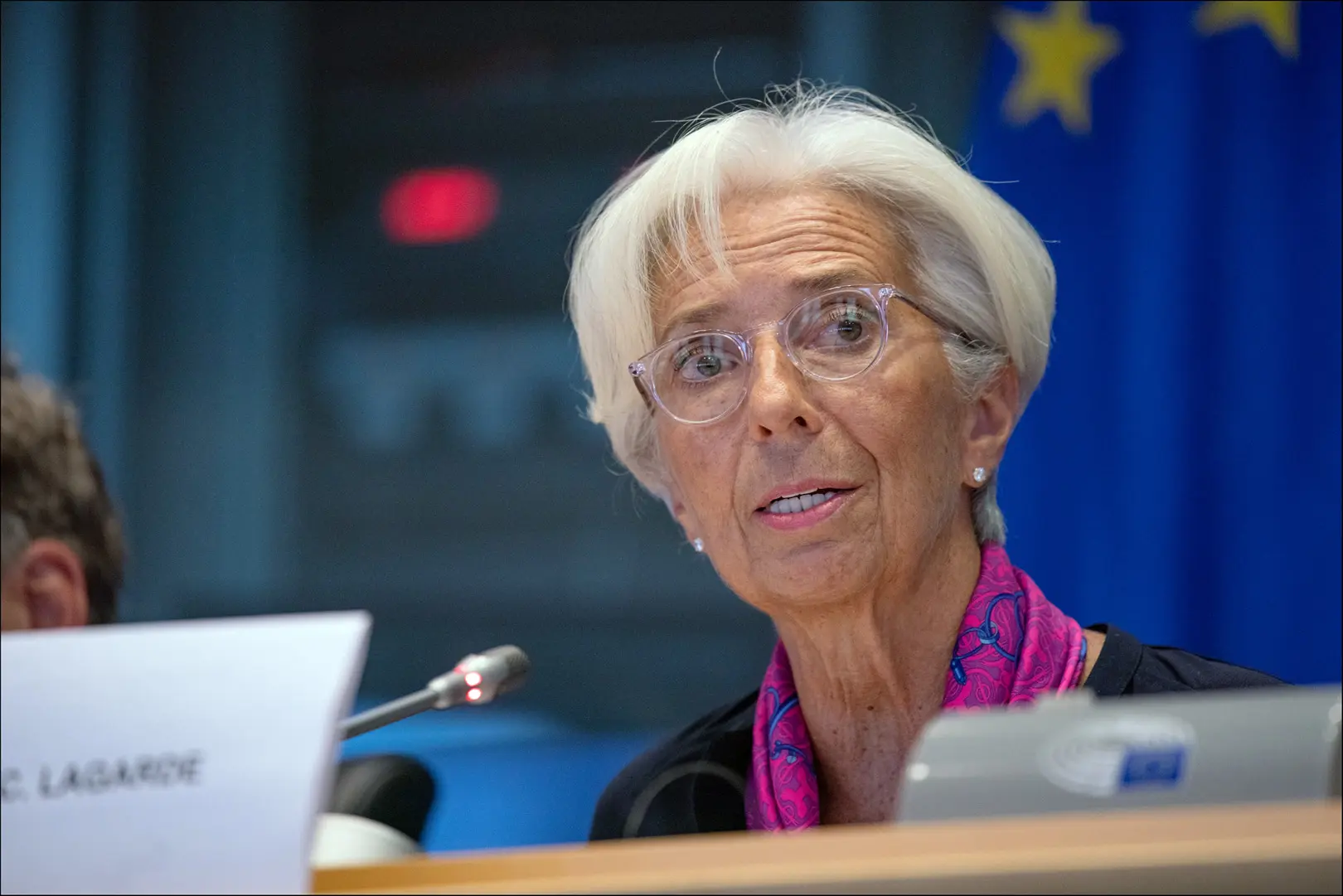 Financial Times: Οι επενδυτές δεν εμπιστεύονται την Κριστίν Λαγκάρντ
