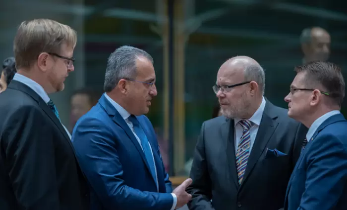 Ζητούν ευελιξία στα συμβόλαια με εταιρείες παραγωγής εμβολίων