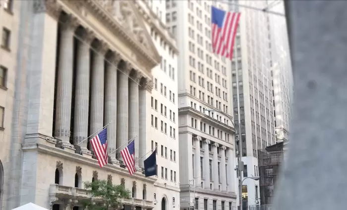Wall Street: Το Ορμούζ, η τεχνητή νοημοσύνη και το νέο στοίχημα στις αγορές