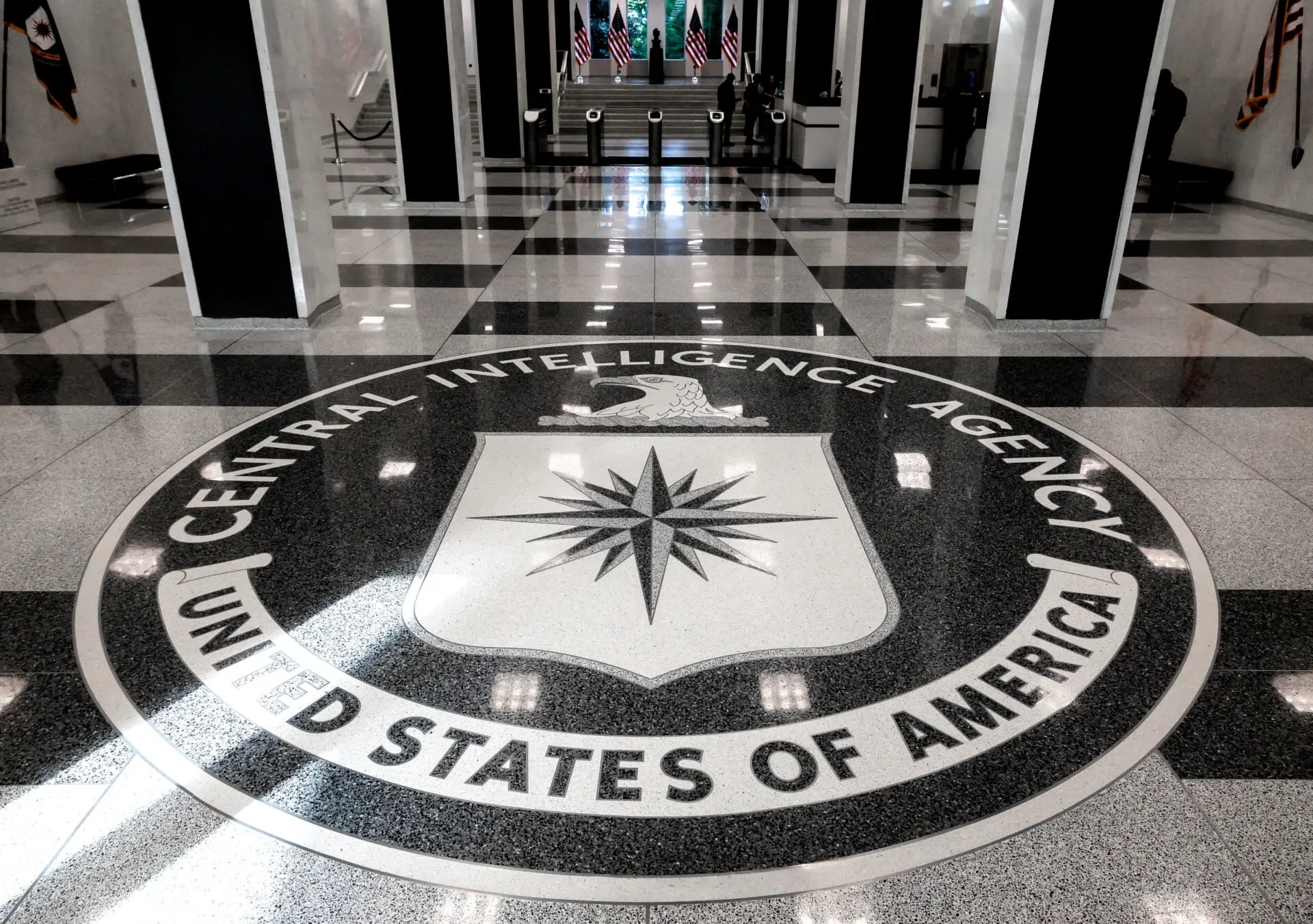 Το κρυφό χρέος της Apple στη CIA
