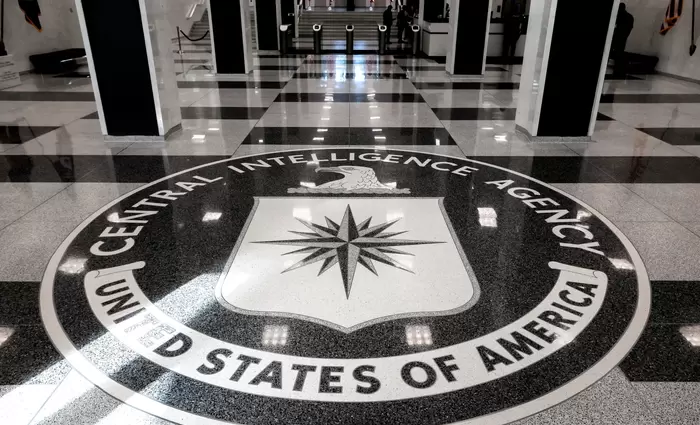 Το κρυφό χρέος της Apple στη CIA