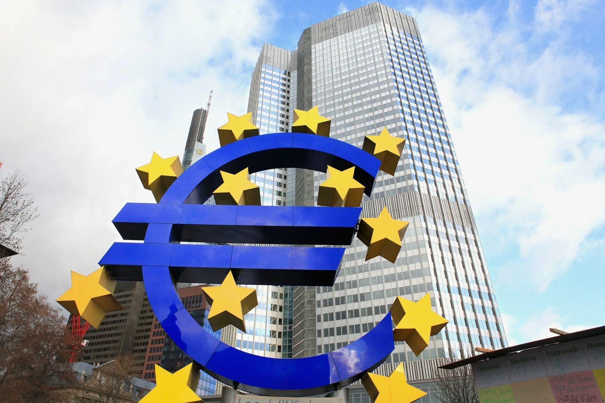Συναγερμός για τον πληθωρισμό στην Ευρώπη και μάχη κορυφής για το κόστος του χρήματος