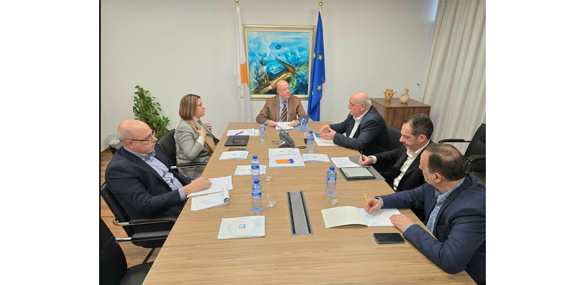 Στο επίκεντρο οικονομία, εκποιήσεις, αφθώδης πυρετός και συνέπειες του πολέμου στη συνάντηση ΥΠΟΙΚ - ΕΔΕΚ