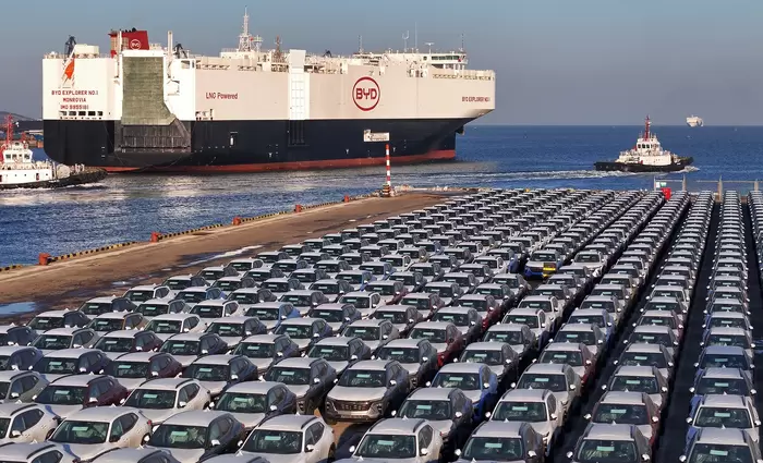 Πετρελαϊκή κρίση: Οι Κινέζοι τρίβουν τα χέρια τους καθώς οι εξαγωγές ηλεκτρικών οχημάτων εκτινάσσονται