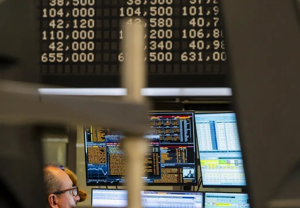 Ευρωπαϊκά χρηματιστήρια: Μικρές μεταβολές με το βλέμμα σε Meta και Tesla