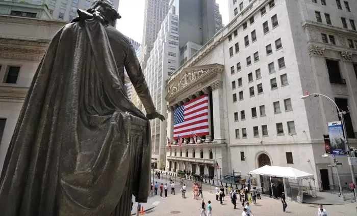 Wall Street: Ανάκαμψη με «καύσιμο» τα κρυπτονομίσματα – Παραμένει ο πονοκέφαλος των ομολόγων