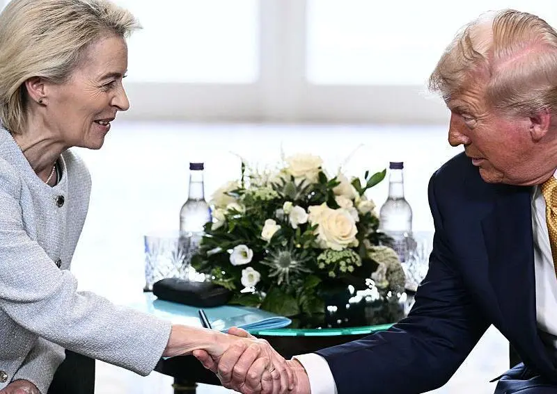 POLITICO: Τι θα συμβεί με την εμπορική συμφωνία Ε.Ε. και ΗΠΑ – Όλα τα σενάρια