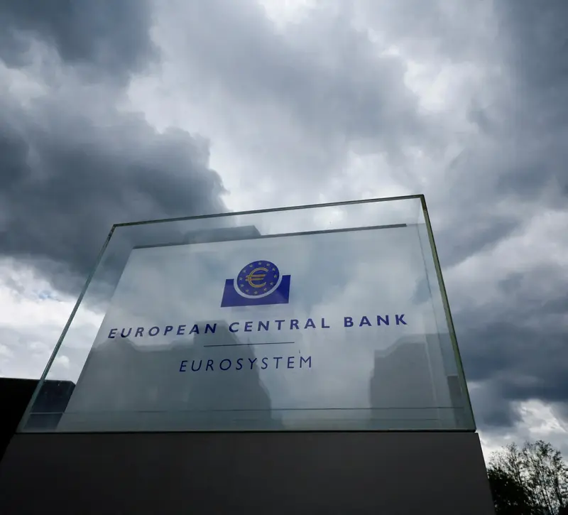 EKT: Αποφάσεις με το βλέμμα στον πόλεμο του Ιράν – Τι θα κάνει με τα επιτόκια