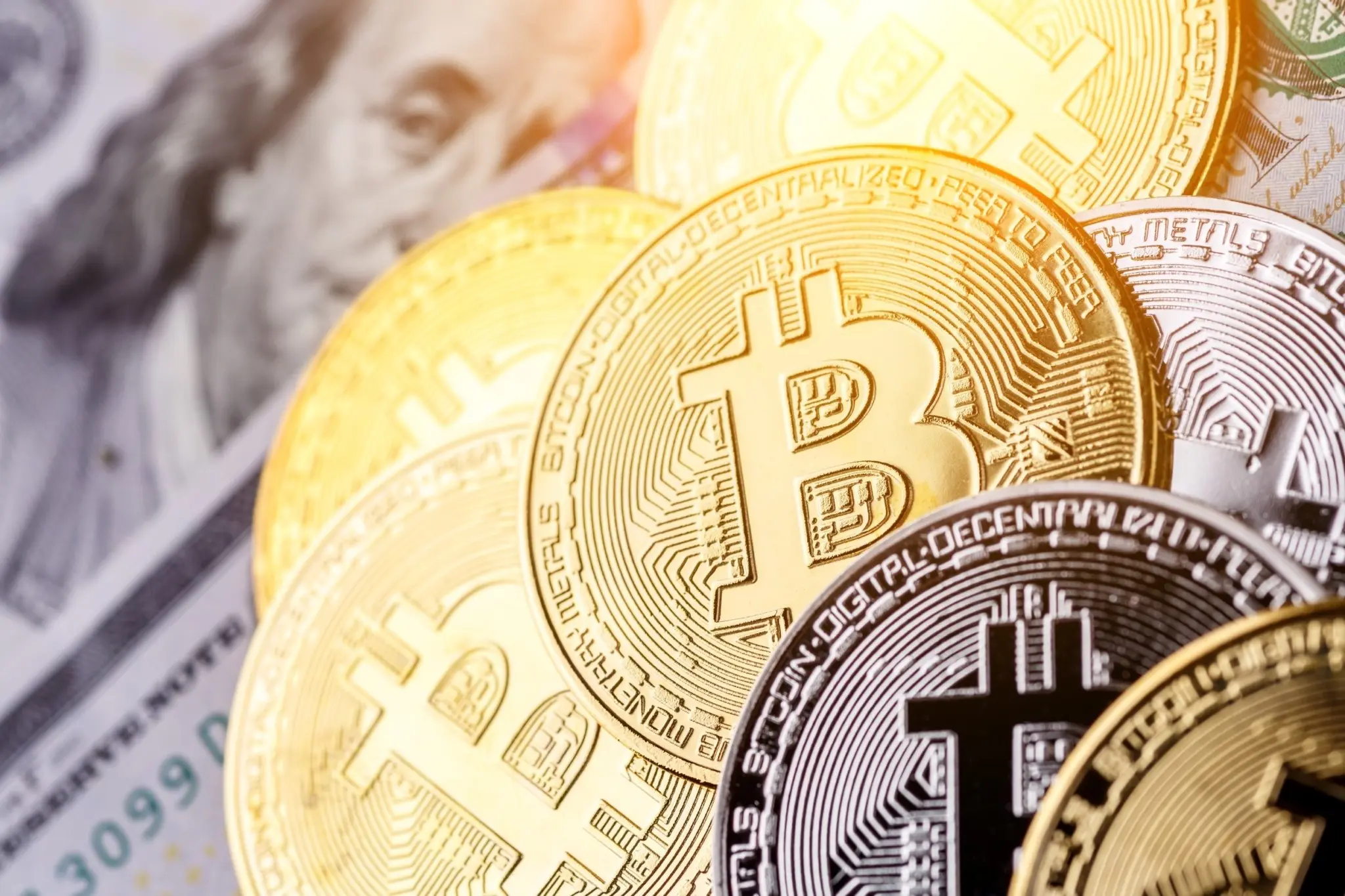 Bitcoin: Άνοδος μετά την εκεχειρία Τραμπ–Ιράν, στα 77.500 δολάρια