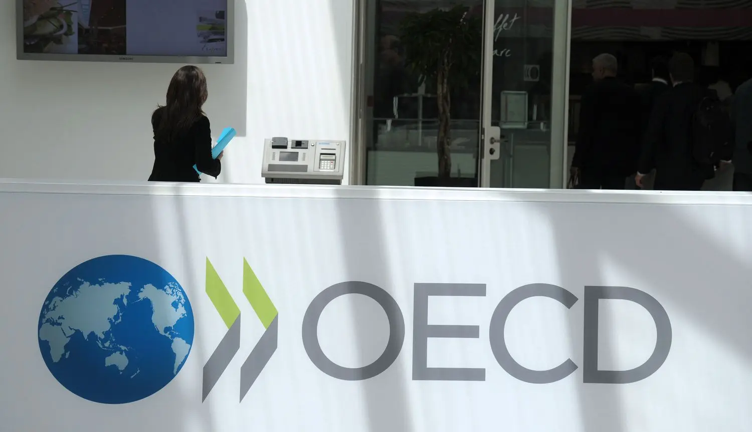 ΟΟΣΑ: Υψηλότερος ο πληθωρισμός το 2027 – Νέα αυστηρότερη πολιτική από τις κεντρικές τράπεζες