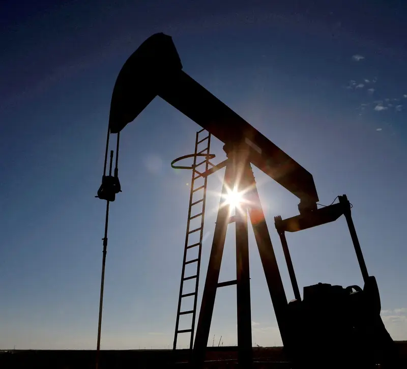 Πετρέλαιο: Συνεχίζει κάτω από τα $100 το Brent – Ελπίδες για συμφωνία ΗΠΑ–Ιράν και αυξημένες ροές από τον Κόλπο