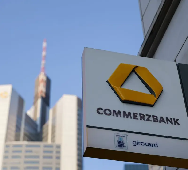 UniCredit: Άνω του 30% η συμμετοχή της στην Commerzbank, ισχυροποιεί τη θέση εξαγοράς