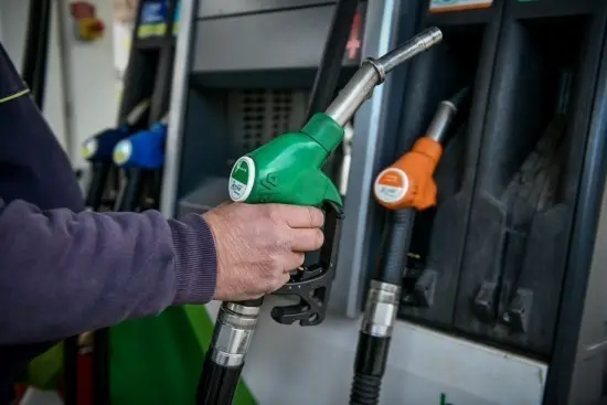 Αυστραλία: Διευρύνει τη μείωση φόρου στα καύσιμα για να συγκρατήσει το κόστος