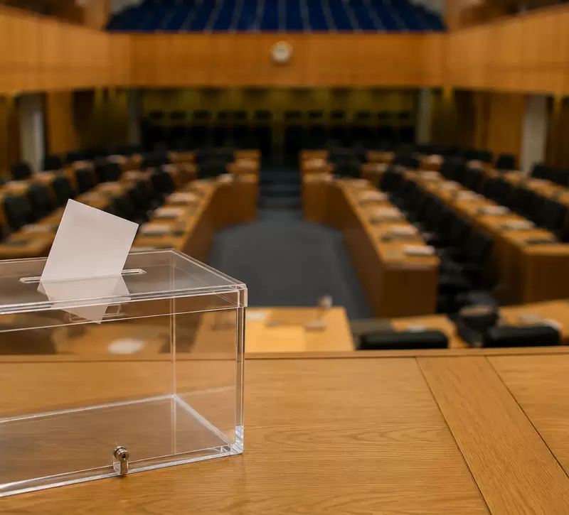 6 στους 10 ψήφισαν μέχρι τις 5 το απόγευμα - Στο +4,5% σε σχέση με το 2021