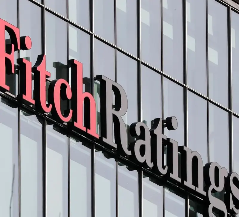 Παγκόσμια ανάπτυξη 2,6% βλέπει η Fitch το 2026 – Έπεται ακόμα μία αύξηση επιτοκίων από ΕΚΤ, Fed