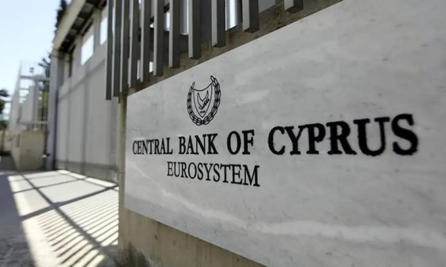 Εκτίναξη πληθωρισμού και επιβράδυνση ανάπτυξης «βλέπει» η ΚΤΚ λόγω του πολέμου - Τι λέει για αφθώδη πυρετό