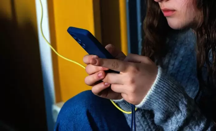 Η Νορβηγία απαγορεύει τα social στους κάτω των 16