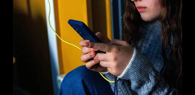 Η Νορβηγία απαγορεύει τα social στους κάτω των 16