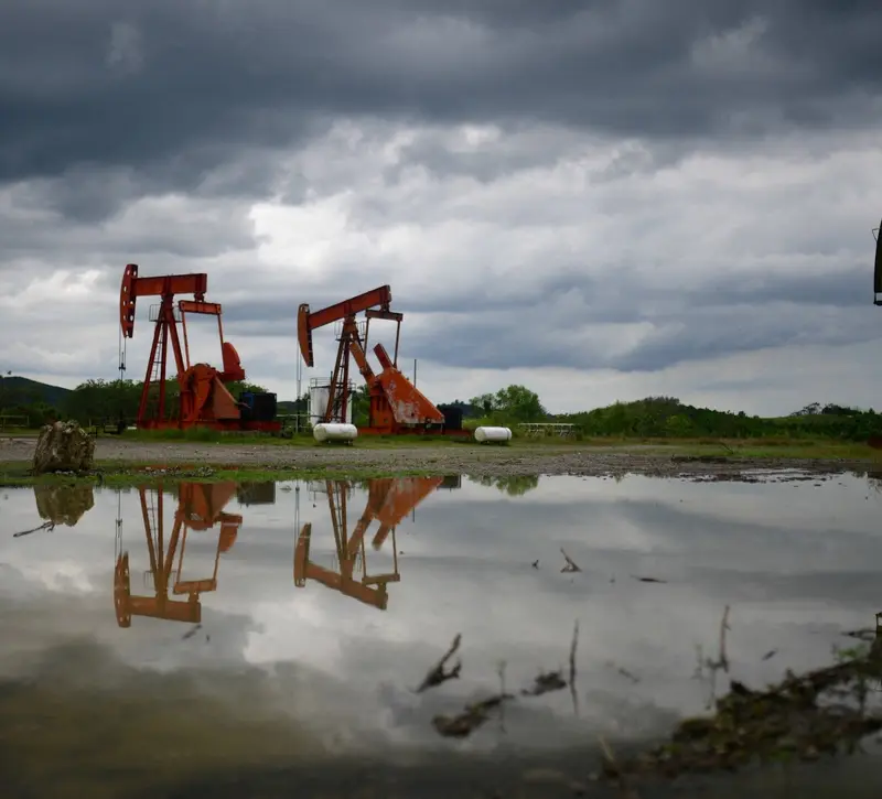 Πετρέλαιο: Το Brent βυθίστηκε για πρώτη φορά κάτω από τα προ πολέμου επίπεδα – Θα έχει συνέχεια η βουτιά;