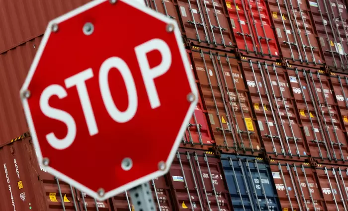 Γιατί ο Τραμπ απειλεί την παγκόσμια οικονομία