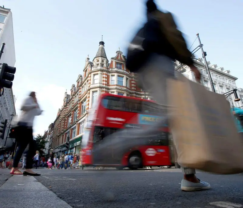 Βρετανία: Ανακάμπτουν οι λιανικές πωλήσεις