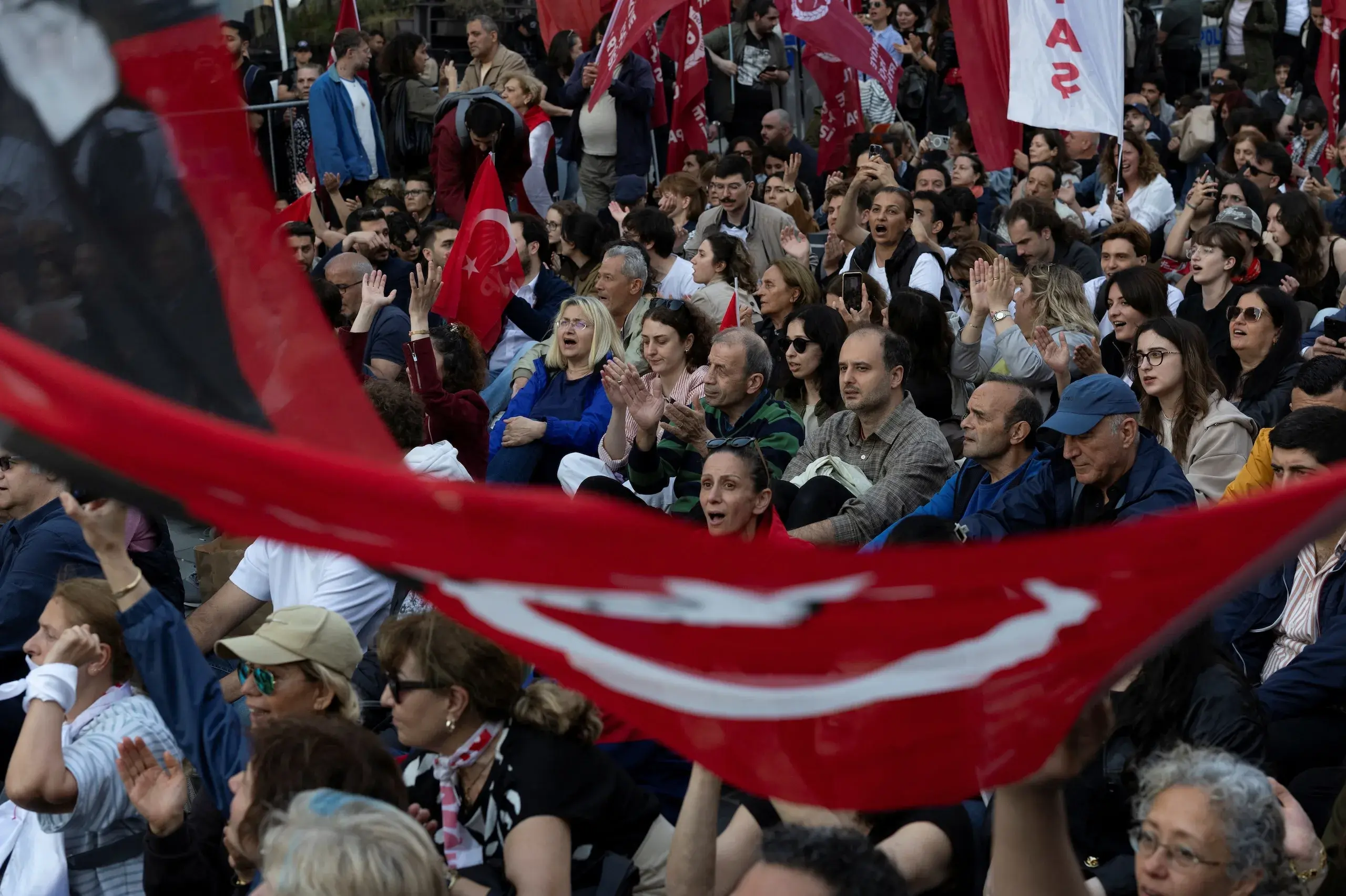 Τουρκία: Πολιτικό σοκ και ενεργειακό κόστος «σπρώχνουν» την κεντρική τράπεζα σε αυξήσεις επιτοκίων