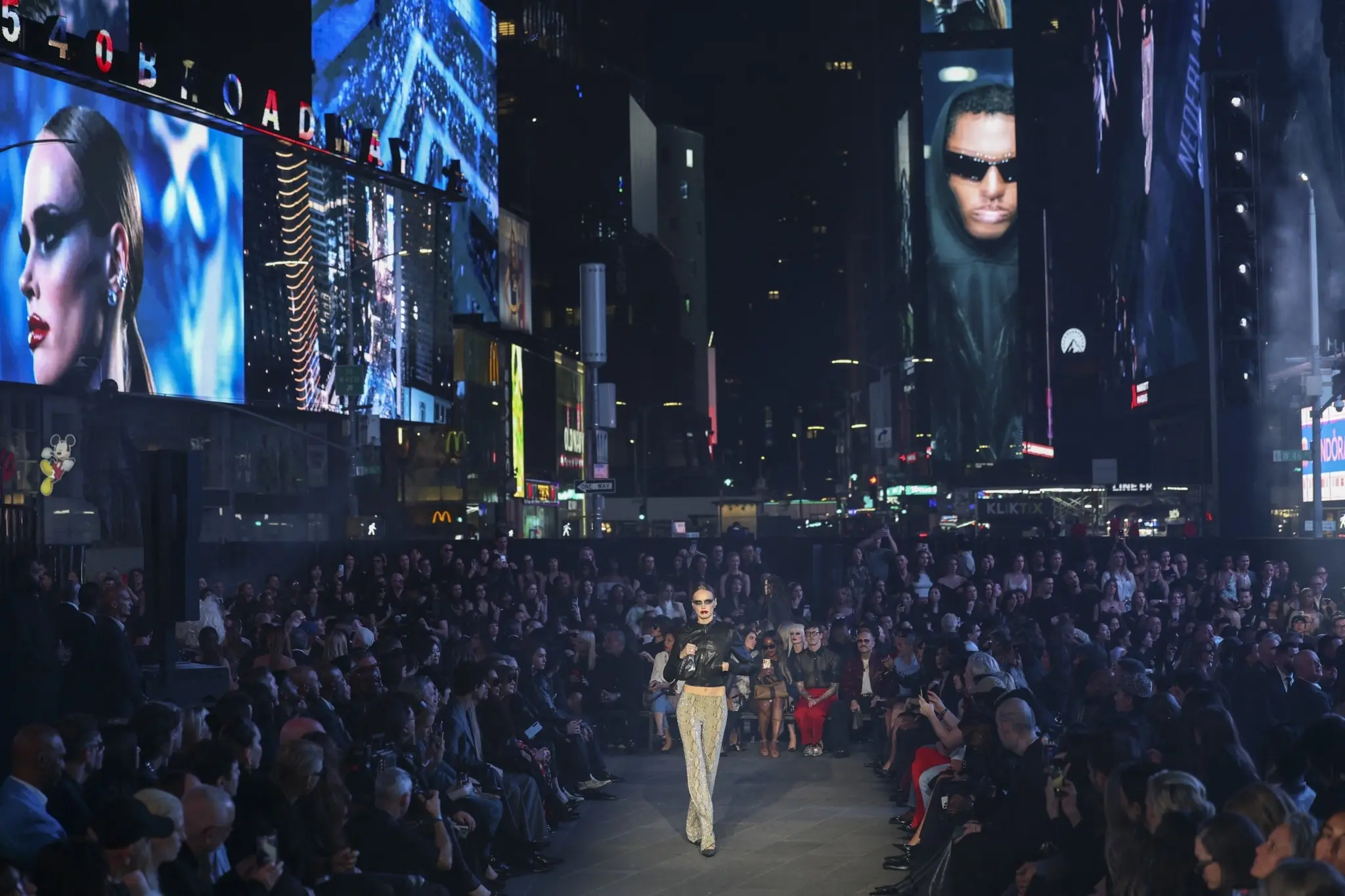 Το μεγάλο comeback της Gucci με show-υπερπαραγωγή στην Times Square