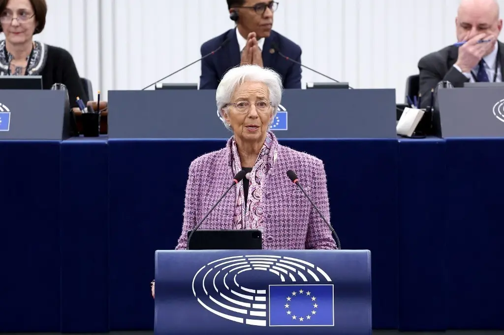 Σήμα για ανοδική αναθεώρηση των προβλέψεων για τον πληθωρισμό από τη Λαγκάρντ