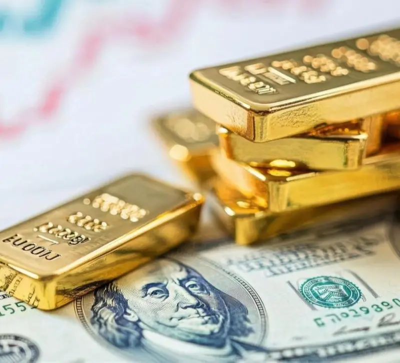 Χρυσός: Κρατά τα κέρδη 7% της εβδομάδας – Στα 4.650 δολάρια με το βλέμμα στη Fed