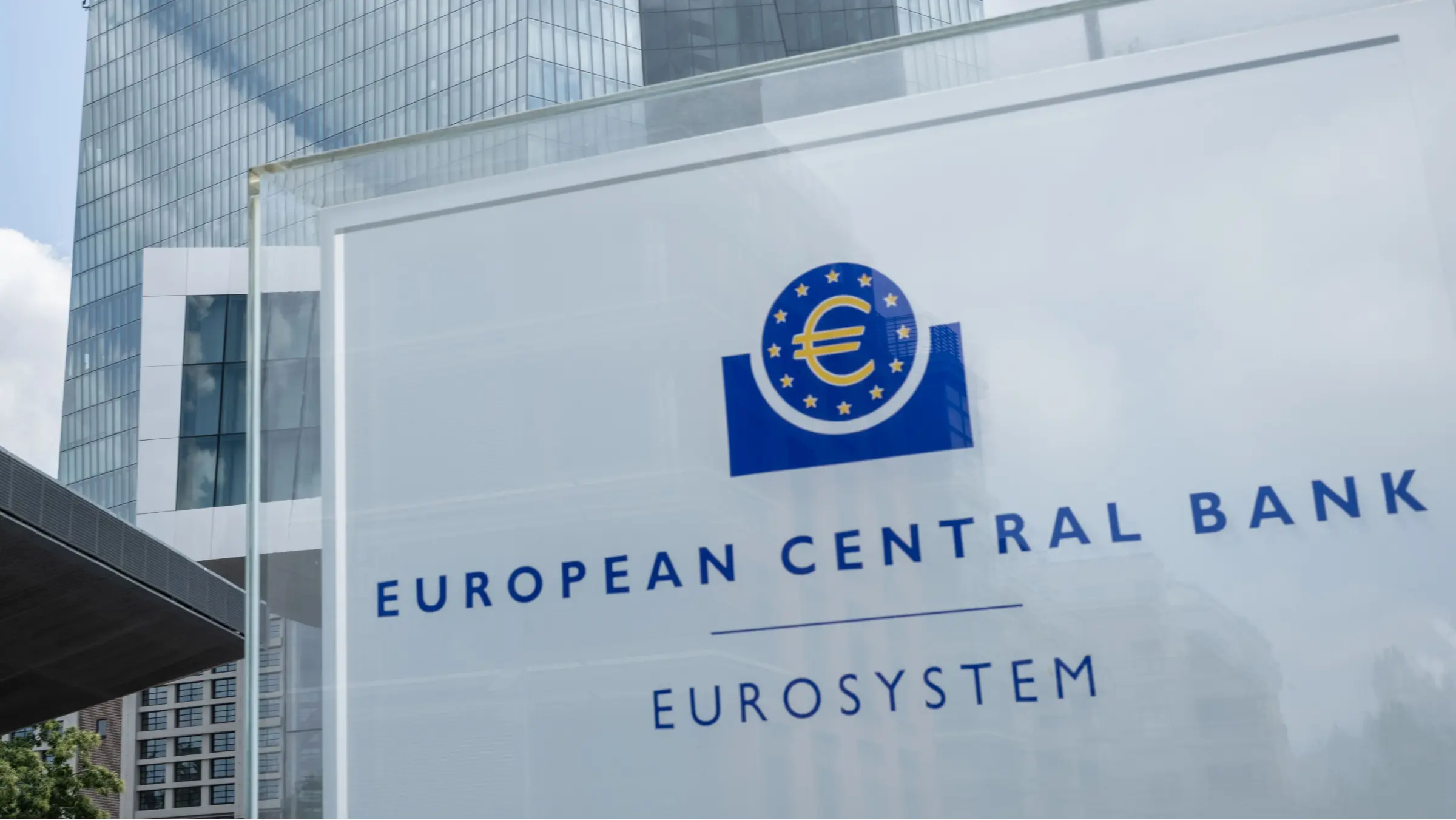 Φρένο στις αυξήσεις επιτοκίων αναμένεται να βάλει η ΕΚΤ